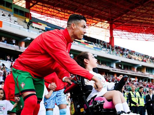 WATCH: Cristiano Ronaldo's Adorable Pre-Match Gesture Will Surely Melt Your Heart - News18