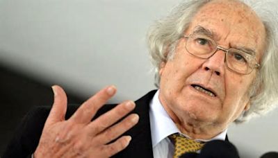 Adolfo Pérez Esquivel cuestionó a Javier Milei: "No hay plata, pero para una guerra sí"