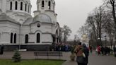 UOC-MP parishioners keep commission and Orthodox Church in Ukraine worshippers outside their church in Khmelnytskyi Oblast for two days