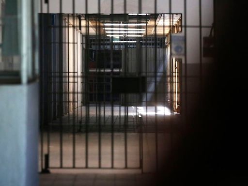 Columna de Hernán Larraín: Cárceles y política penitenciaria - La Tercera