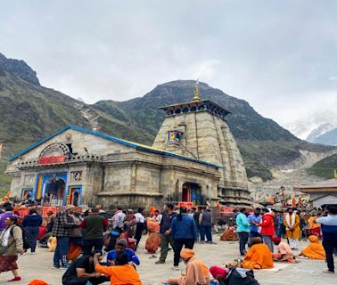 What's the row over constructing the Kedarnath temple replica in Delhi?