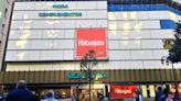 El sueldo de los trabajadores de El Corte Inglés en 2024: el empleado base gana 16.412 euros al año