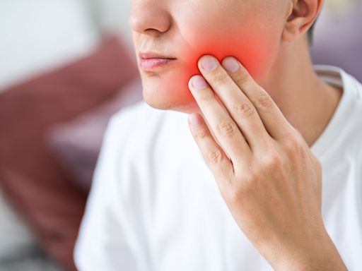 23歲警牙齦腫脹竟罹血癌 醫：有5症狀快就醫 - 健康