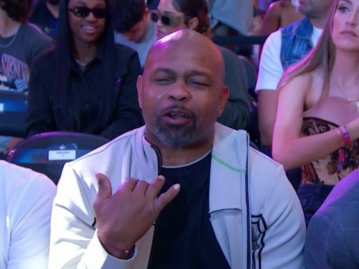 Roy Jones Jr. sings along to own song after choosing UFC 306 over Canelo fight