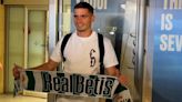 Romain Perraud llega a Sevilla para cerrar su fichaje por el Betis - MarcaTV