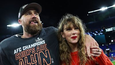 Las redes estallan con la entrada sorpresa de Travis Kelce en un concierto de Taylor Swift: "La mejor aparición de la historia"