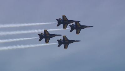 Weekend Break: 2nd day of Chicago Air and Water Show draws huge crowds