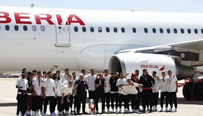Celebración de España en directo | Los jugadores de la selección española de fútbol aterrizan en Madrid