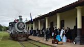 Ciudad paraguaya revive tradición ferroviaria con el encendido de una centenaria locomotora