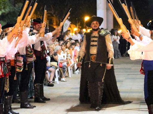 Oliva presenta a los cargos de las fiestas de Moros y Cristianos