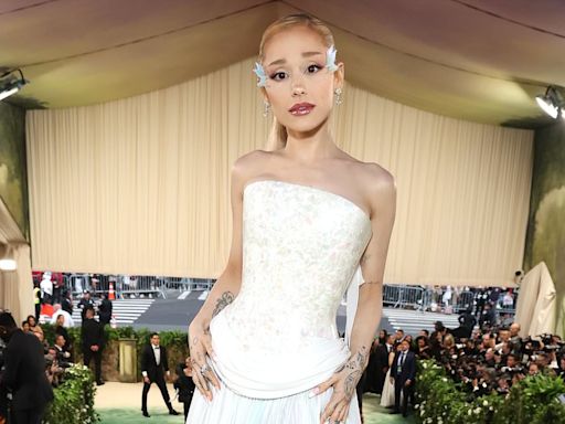 Ariana Grande working on 'mini' tour between Wicked movies