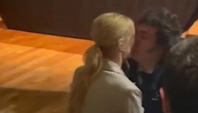 Javier Milei y Yuyito González se mostraron otra vez juntos y se dieron un beso