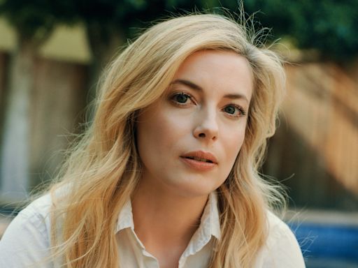 ‘The Bear’ Star Gillian Jacobs on Tiffany’s ‘Past Lives’ Moment, Taylor Swift Easter Eggs and That Fiancé Reveal