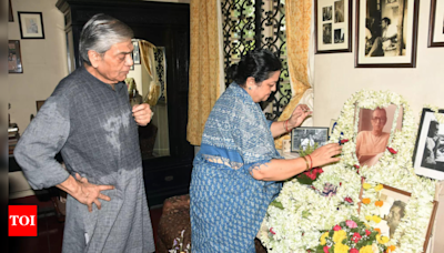 A rare exhibition on Satyajit Ray in Kolkata | India News - Times of India