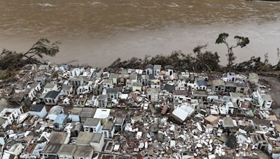 Un pueblo brasileño devastado por la inundación prepara su traslado lejos del río