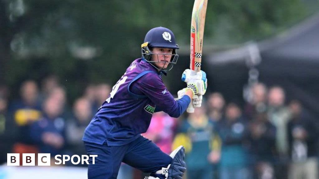 Sussex wicketkeeper Charlie Tear signs two-year deal