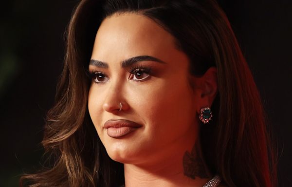 Demi Lovato Just Debuted the Most Versatile Cropped Bob