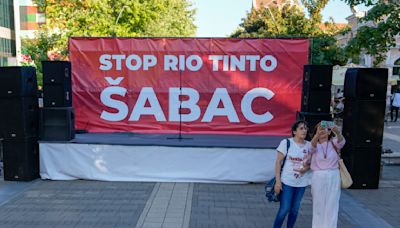 Miles de personas protestan contra el acuerdo de Serbia con la UE para extraer litio