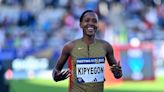 Kipyegon metió marca y aviso en el mismo escenario de los JJOO