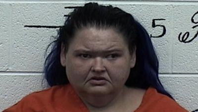 '1000-Lb. Sisters' Star Amy Slaton Arrested at Zoo for Drug Possession, Child Endangerment: Police