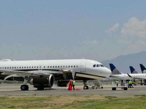 Aeropuerto de Oaxaca opera con normalidad; Sección 22 llama a marchar contra represión al magisterio