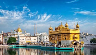 After ‘shirshasan’ row, SGPC bans filming videos at Golden Temple