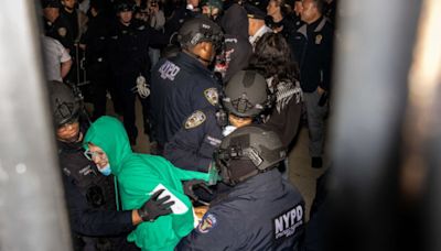 Así fue el desalojo de manifestantes propalestinos de la Universidad de Columbia: hay decenas de arrestados