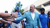 Kentucky's Mark Stoops gives coaches a new excuse: Blame fans for being cheap | Toppmeyer