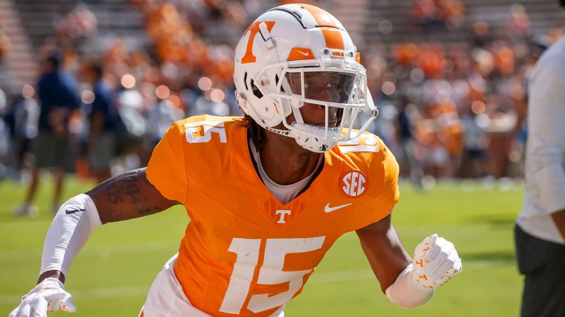 Tennessee football defensive back Cristian Conyer enters transfer portal