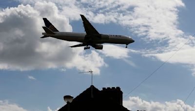 La historia del hombre al que le cayó del cielo un cadáver en el jardín de su casa