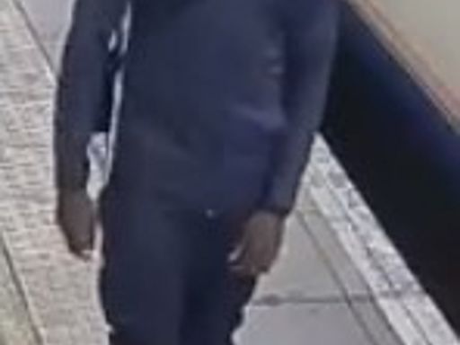 Deshaun Tuitt murder: Met Police release new photo of man wanted in connection with Highbury Fields stabbing