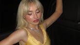 Sabrina Carpenter usa versão de vestido icônico de filme dos anos 2000