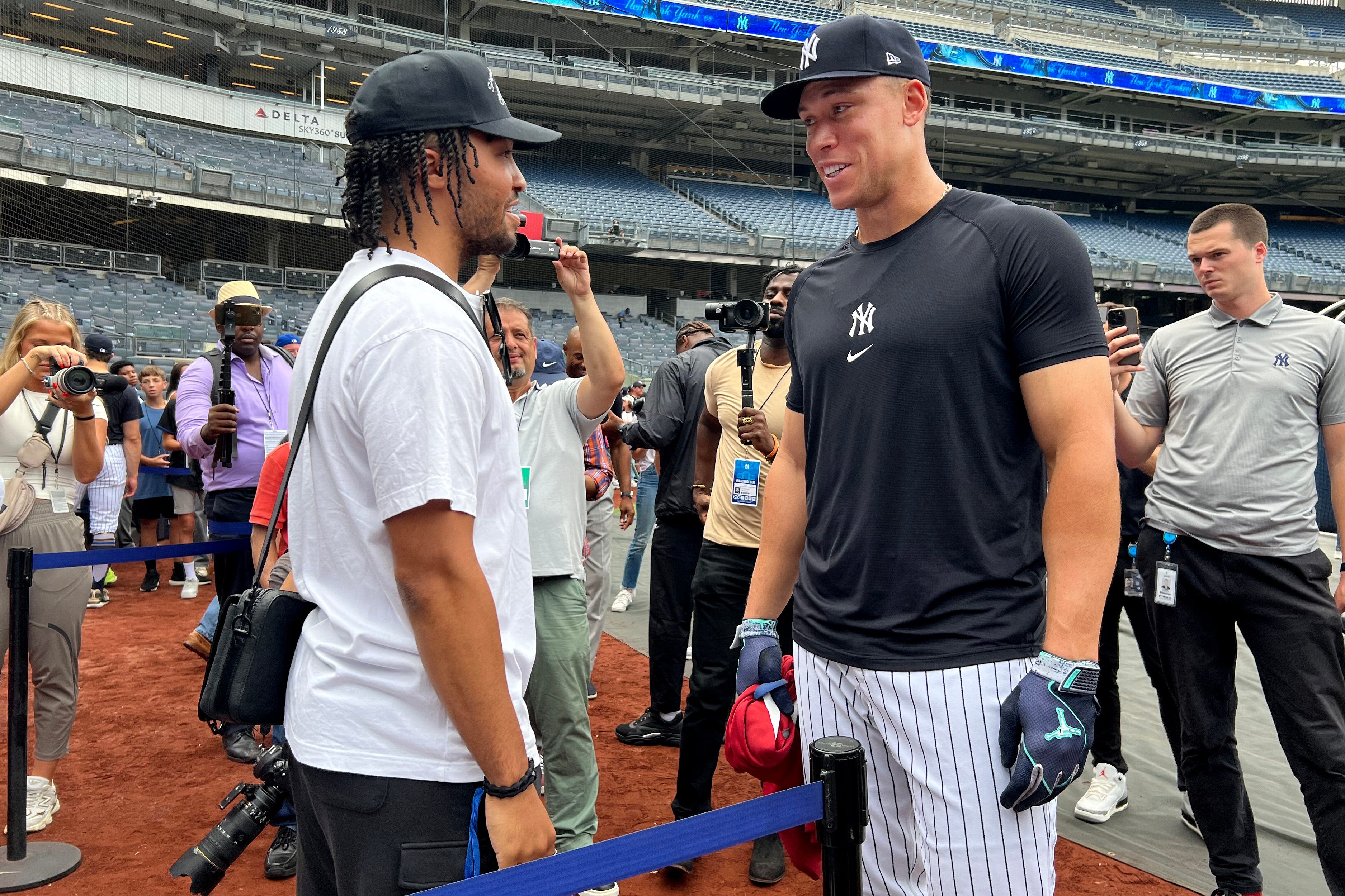 Jalen Brunson throws first pitch before Yankees vs Mets game, and meets with Aaron Judge