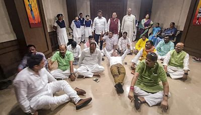 Jharkhand BJP MLAs stage protest inside Assembly with no electricity, to stay put in House through the night