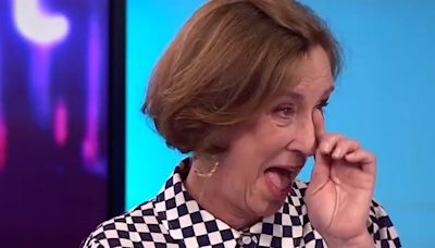 Kirsty Wark wipes away tears during final Newsnight sign-off after 30 years