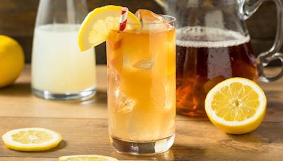 Make A Batch Of Spiked Arnold Palmers For The Easiest Crowd-Pleasing Cocktail