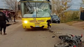 Dos motociclistas perdieron la vida luego de chocar de frente con un colectivo