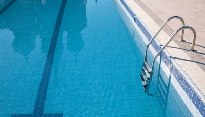 Muere un bebé ahogado en una piscina de Palma: su abuela lo encontró inconsciente en el agua