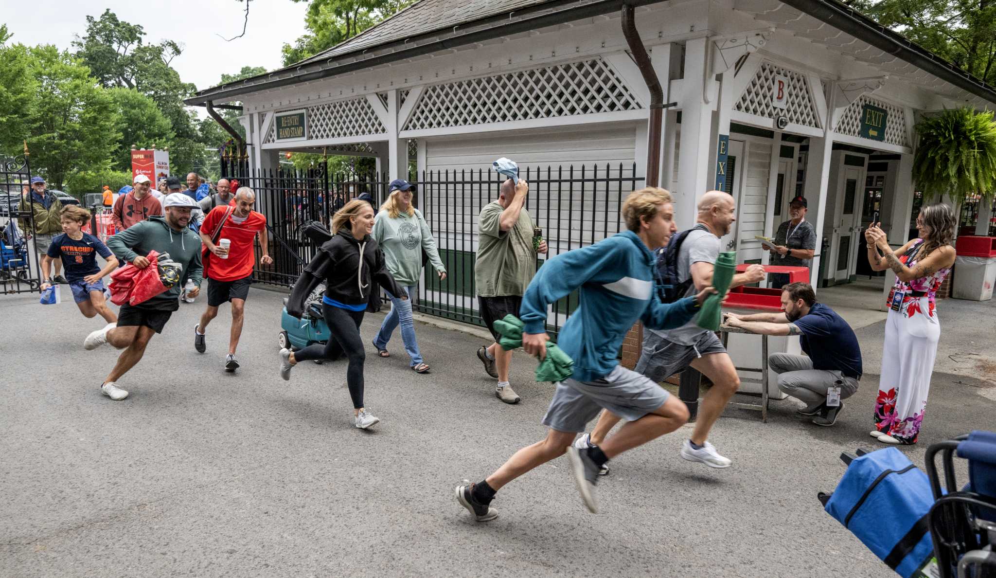 Saratoga Belmont policies: No cash for food and drink, gates open later