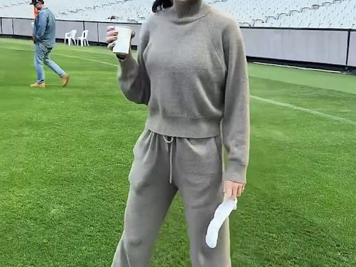 Katy Perry is stunned by bizarre sign at MCG before AFL Grand Final