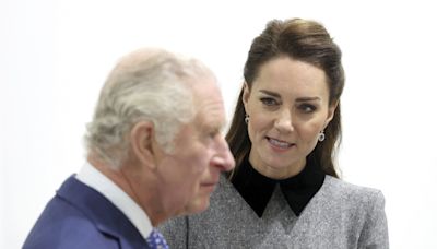 El rey Carlos III reaparece por primera vez tras la revelación de cáncer de Kate Middleton