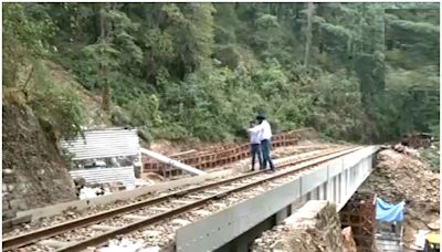 All Trains On Kalka-Shimla Rail Line Suspended Due To Cracks On Bridge | Visuals