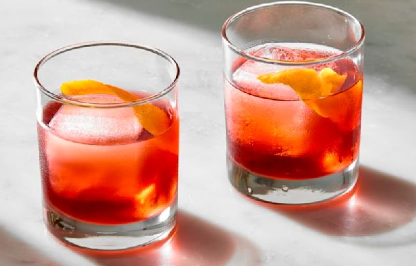 This 4-Ingredient Cocktail Is the Most Popular in the World for a Reason
