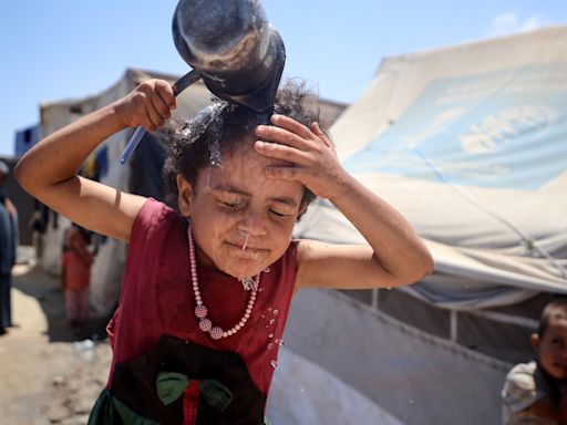 Extreme heat in photos: The creative ways people — and animals — are trying to keep cool