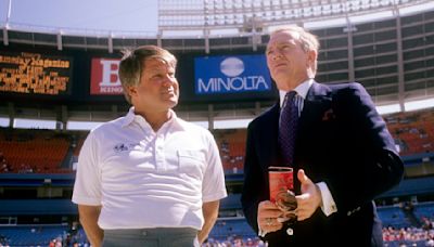 Jerry Jones, Cowboys' 1990s NFL Dynasty to Be Subject of 10-Part Netflix Documentary