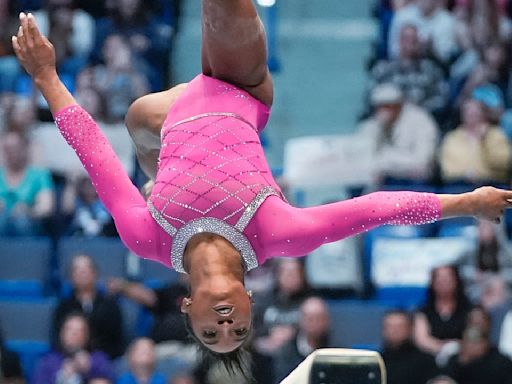 Simone Biles shines in return while Gabby Douglas scratches after a shaky start at the U.S. Classic