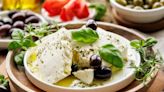 Prepara una ensalada griega llena de sabores frescos