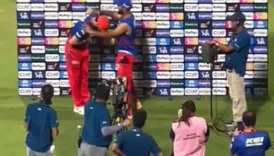 Virat Kohli's Epic Gesture For Dinesh Karthik On Being Awarded Orange Cap Is Viral. Watch | Cricket News