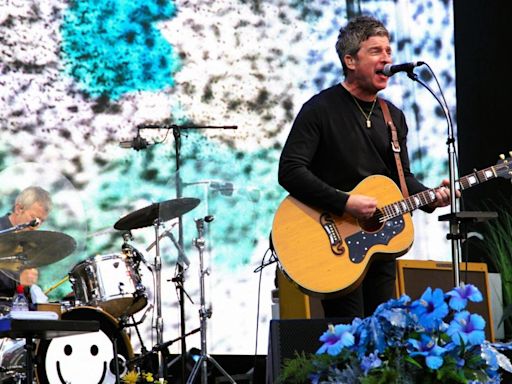 Indie icons Noel Gallagher, Johnny Marr and Graham Coxon rock Warwick Castle