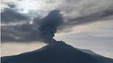 印尼東部火山噴發！灰柱高達1500公尺 機場關閉撤逾2200人